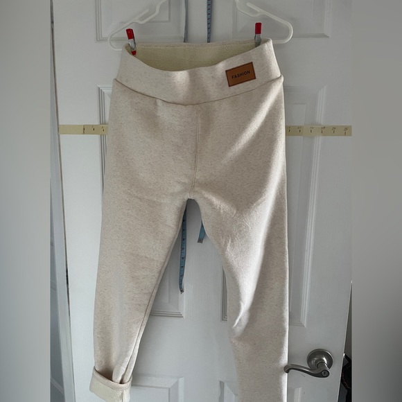 Ladies cashmere fleece leggings- great for winter. Soft and warm NEW
NEVER WORN - Picture 2 of 8